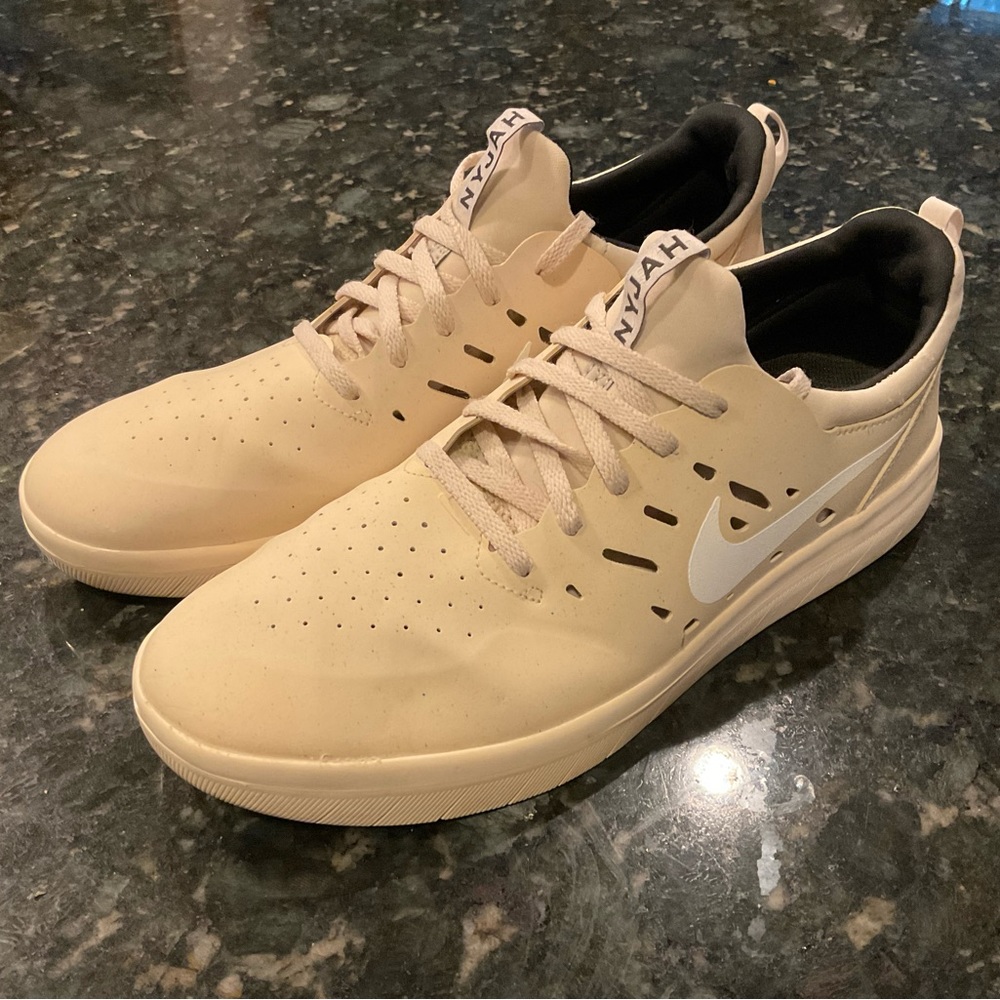 Cream & White Nike SB NYJAH Free 2 Size 10